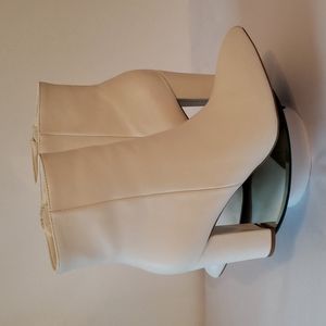 Top Moda white ankle boots/booties size 9.